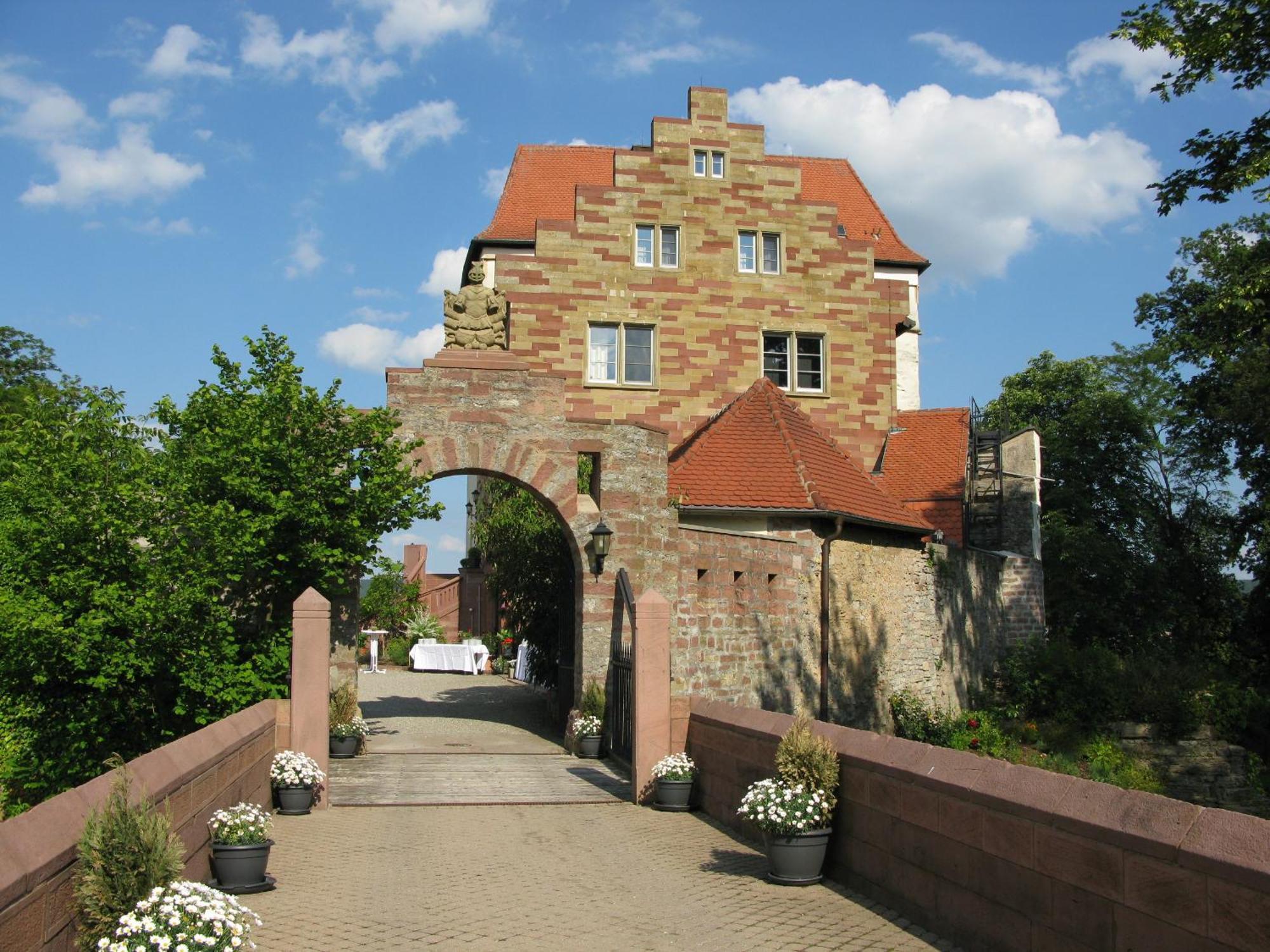 Eventlocation & Hotel Schloss Neuburg Obrigheim Exterior foto